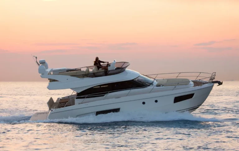 Motoryacht mieten: Bavaria Virtess 420 Fly - Lana