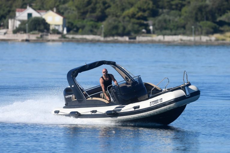 Aquamax 23 - Vodice Bootsvermietung