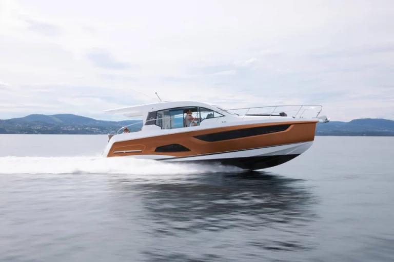 Sealine C390 - Tireless