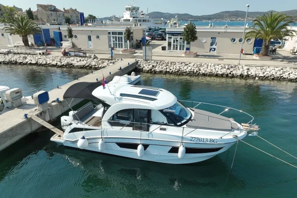 Motorboot in Biograd: Antares 9 - Freya