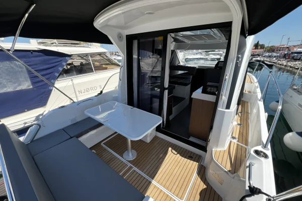 Bootscharter Biograd: Antares 9 OB - Ana