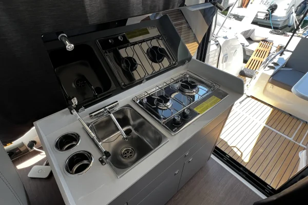 Bootscharter Biograd: Antares 9 OB - Ana