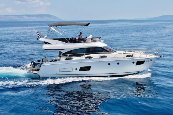 Motoryacht mieten: Bavaria Virtess 420 Fly - Captain Blue