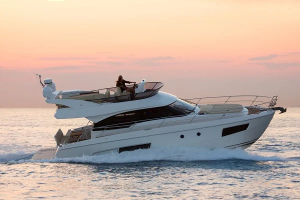 Motoryacht Charter: Bavaria Virtess 420 Fly - Lana