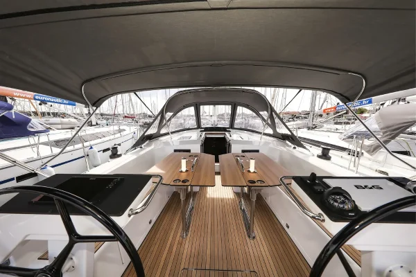 Segelboot Charter: Bavaria C46 - Lana Cokpit
