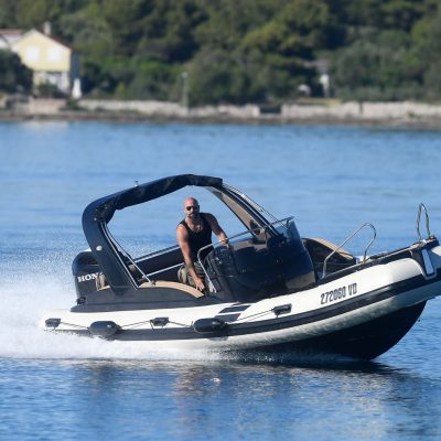 Aquamax 23 - Vodice Bootsvermietung