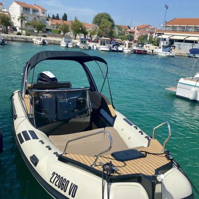 Aquamax 23 - Vodice Bootsvermietung