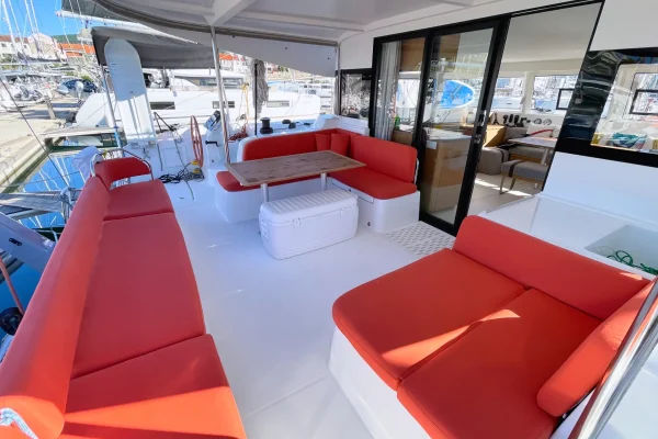 Excess 14 Arabella Sibenik