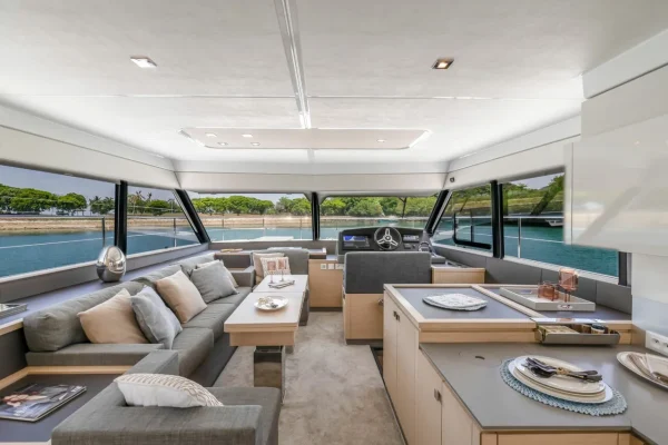 Powerkatamaran in Trogir: Fountaine Pajot MY - Mala