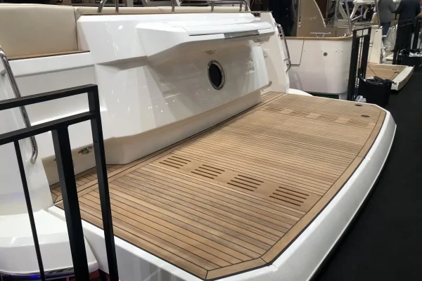 greenline 48 fly hydraulische Badeplattform