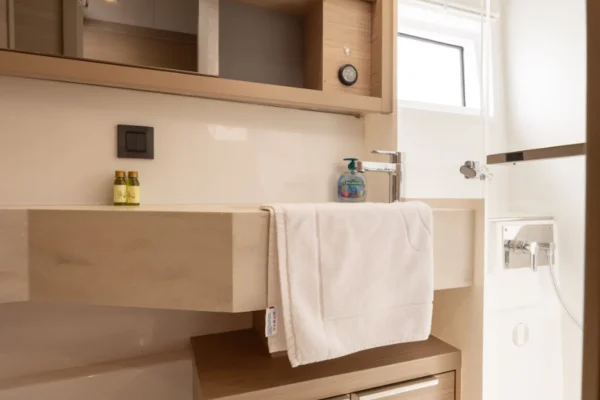 Katamaran in Split: Lagoon 46 - Pure