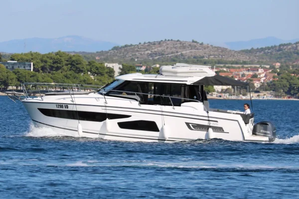 Motorboot Charter Tribunj - Merry Fisher 1095