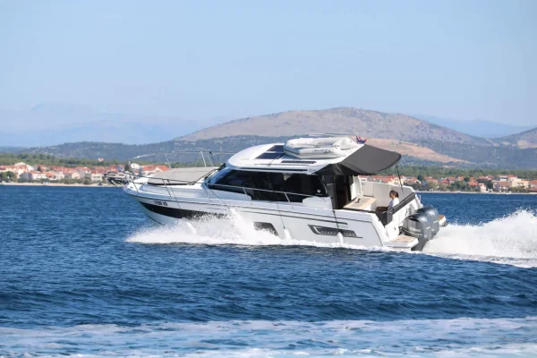 Motorboot Charter Tribunj - Merry Fisher 1095