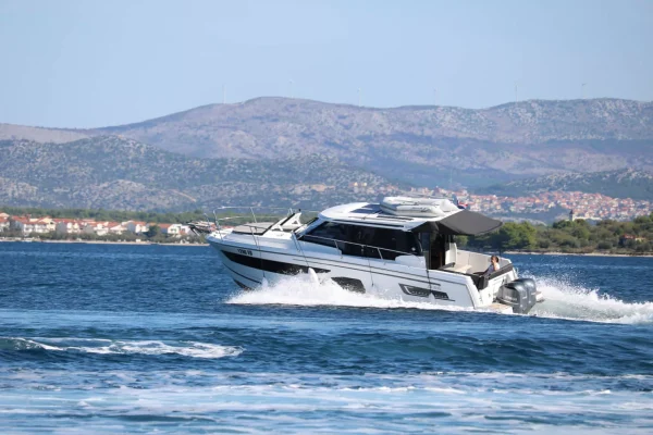 Motorboot Charter Tribunj - Merry Fisher 1095