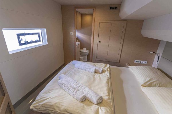 Motorkatamaran Chartern Kroatien