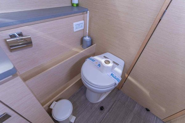 Motorkatamaran Chartern Kroatien