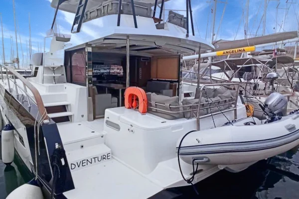 Power Cat Bali 4.3 MY Adventure Trogir