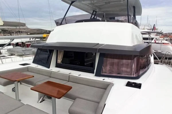 Power Cat Bali 4.3 MY Adventure Trogir