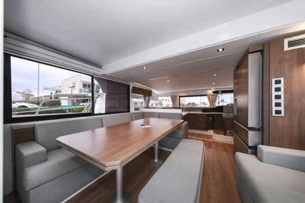 Power Cat Bali 4.3 MY Adventure Trogir