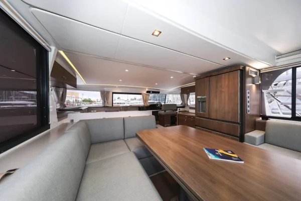 Power Cat Bali 4.3 MY Adventure Trogir