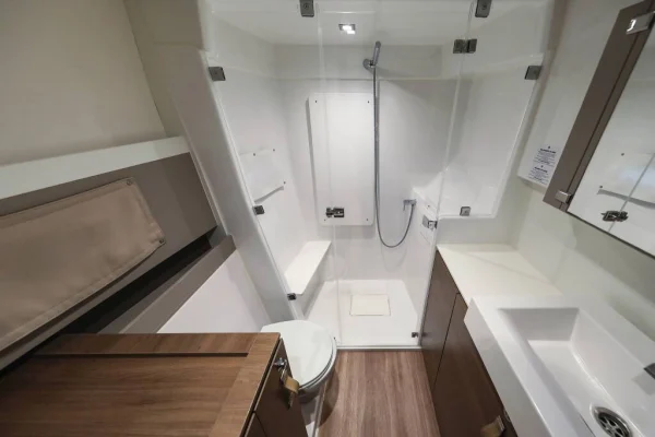 Power Cat Bali 4.3 MY Adventure Trogir