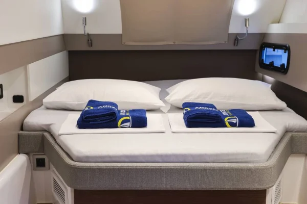 Power Cat Bali 4.3 MY Adventure Trogir