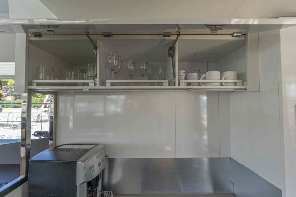 Motorkatamaran Chartern Kroatien