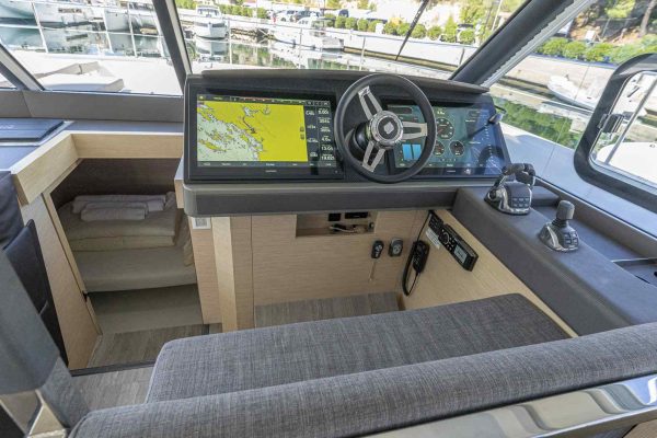 Motorkatamaran Chartern Kroatien