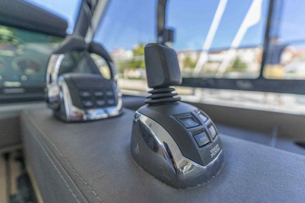 Motorkatamaran Chartern Kroatien