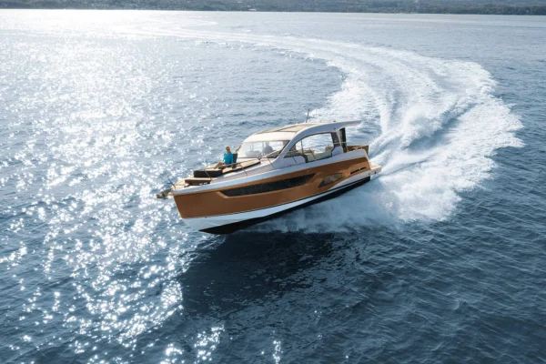 Luxus in Kastela: Sealine C390 - Tireless