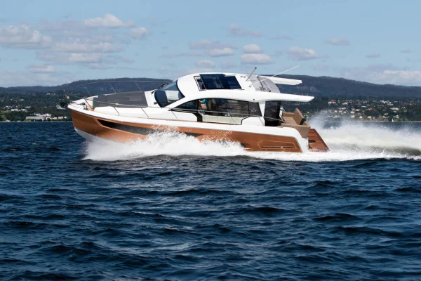 Luxus in Kastela: Sealine C390 - Tireless