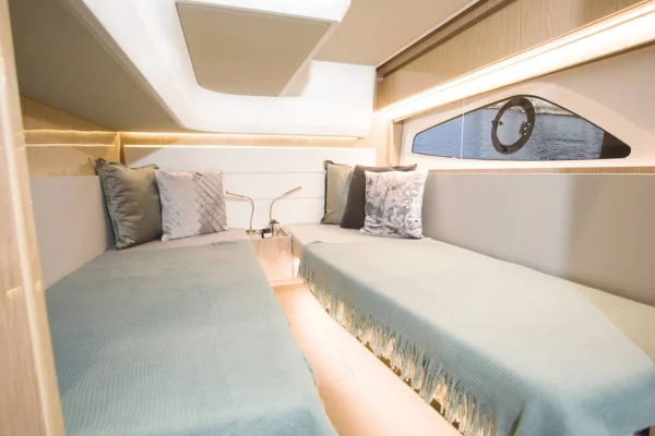 Sealine C390 - Tireless Achterkabine