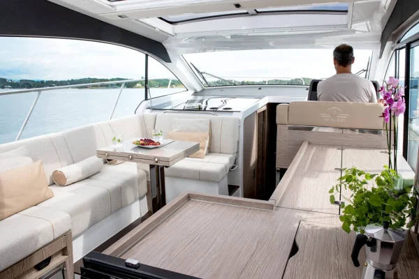 Sealine C390 - Tireless