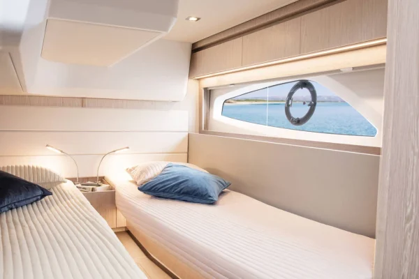 Sealine C390 - Tireless