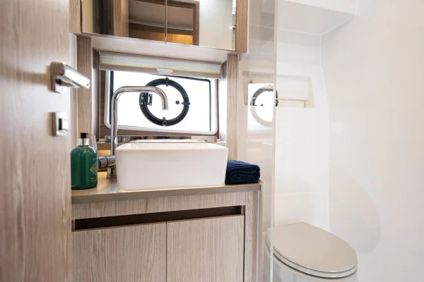 Sealine C390 - Tireless Bad