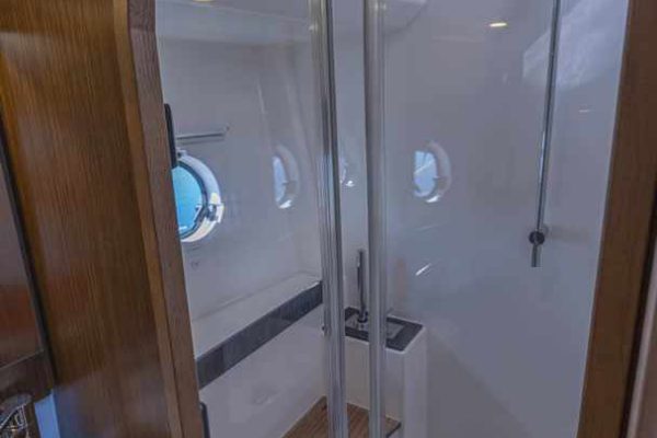 Bavaria Motoryacht mieten- VIRTESS 420 Fly