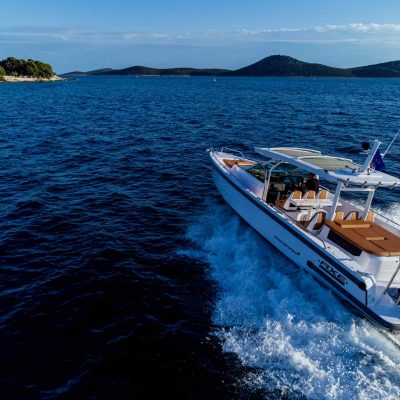 Boot in Kroatien Chartern mit der Axopar