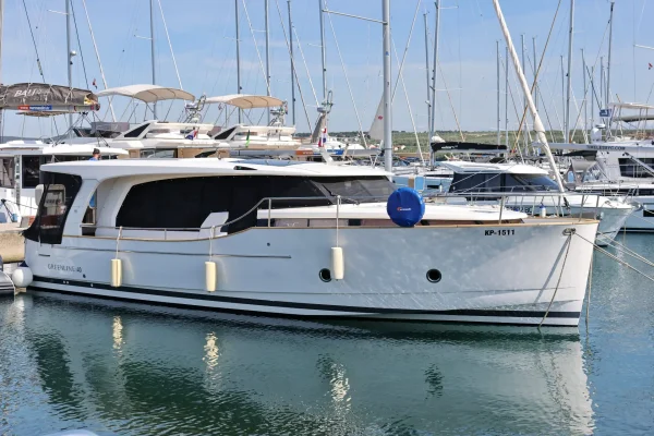 Motorboot Charter in Kroatien - Greenline 40 - Lady Elma - 2022