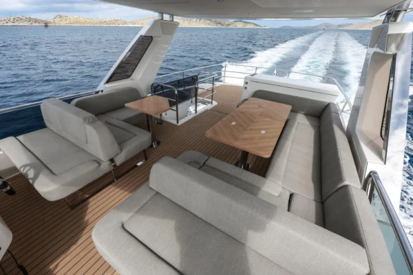 Greenline 58 fly flybridge