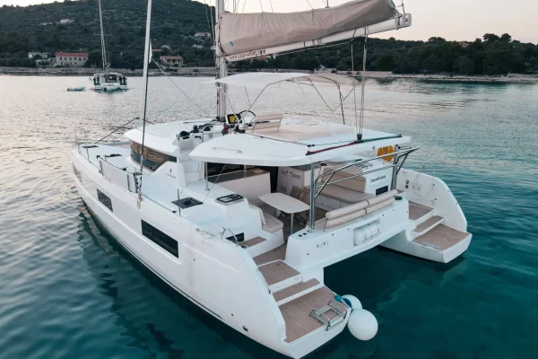 Katamaran chartern Kroatien mit Skipper