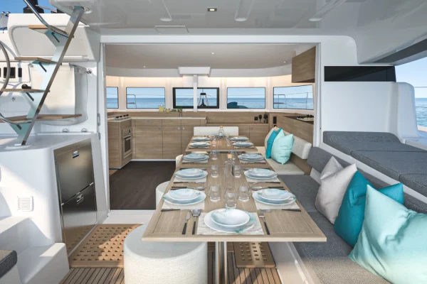 Lagoon 43 - Aria salon