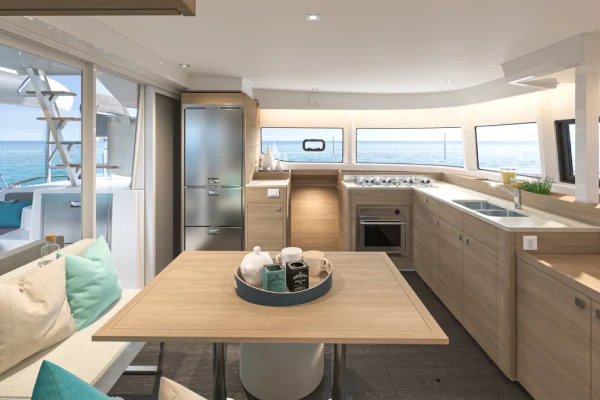 Lagoon 43 - Aria salon