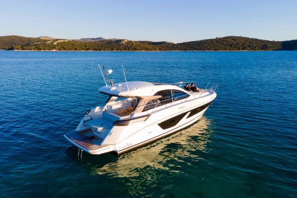 Motoryacht Charter in Sibenik: Gran Turismo 41 - Star Trek