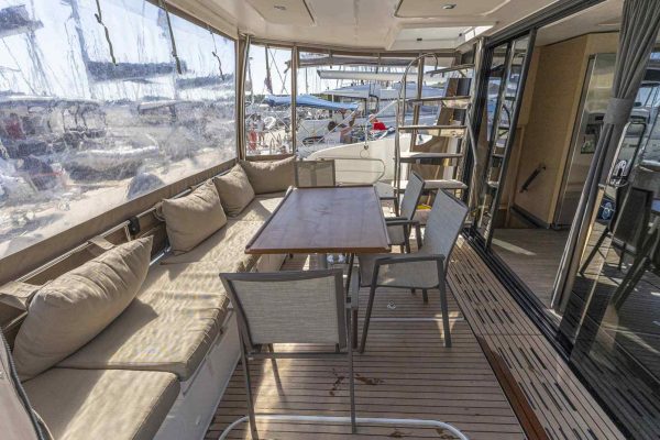 Motorkatamaran Chartern Kroatien