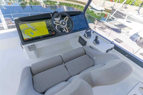 Motorkatamaran Chartern Kroatien