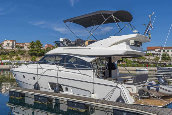 Bavaria Motoryacht mieten- VIRTESS 420 Fly