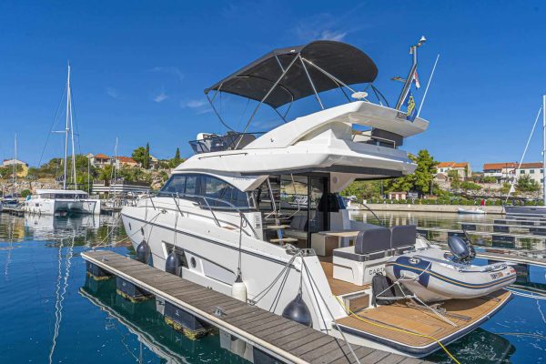 Bavaria Motoryacht mieten- VIRTESS 420 Fly