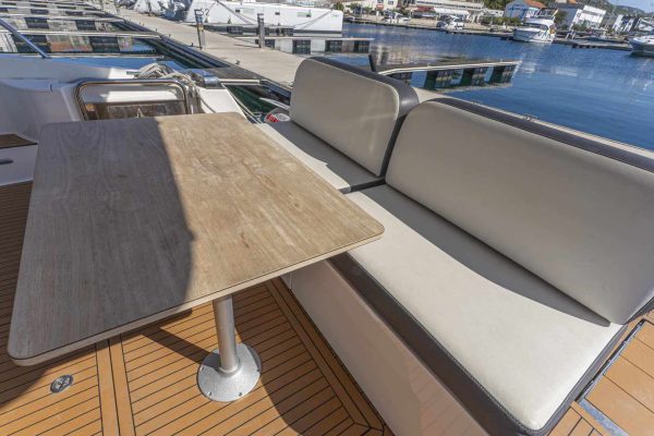 Bavaria Motoryacht mieten- VIRTESS 420 Fly