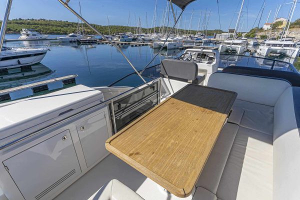 Bavaria Motoryacht mieten- VIRTESS 420 Fly