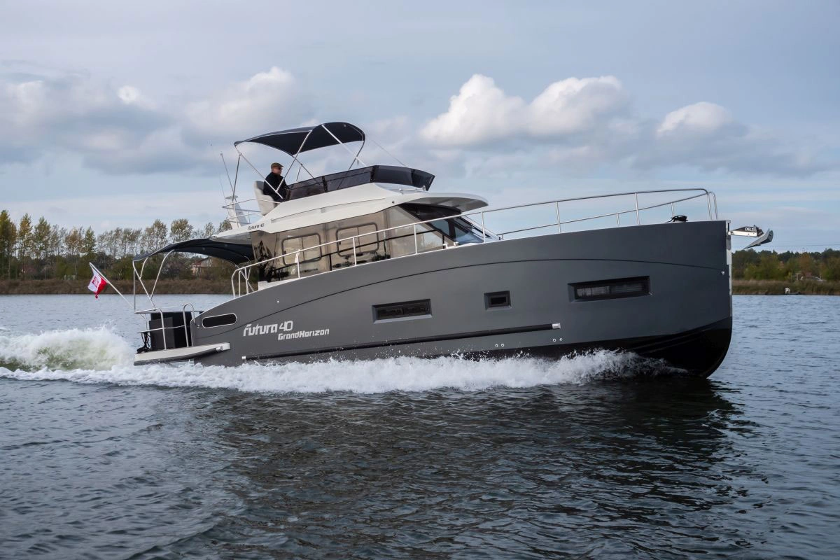 Yacht mieten: Futura 40 Grand Horizon - Backup